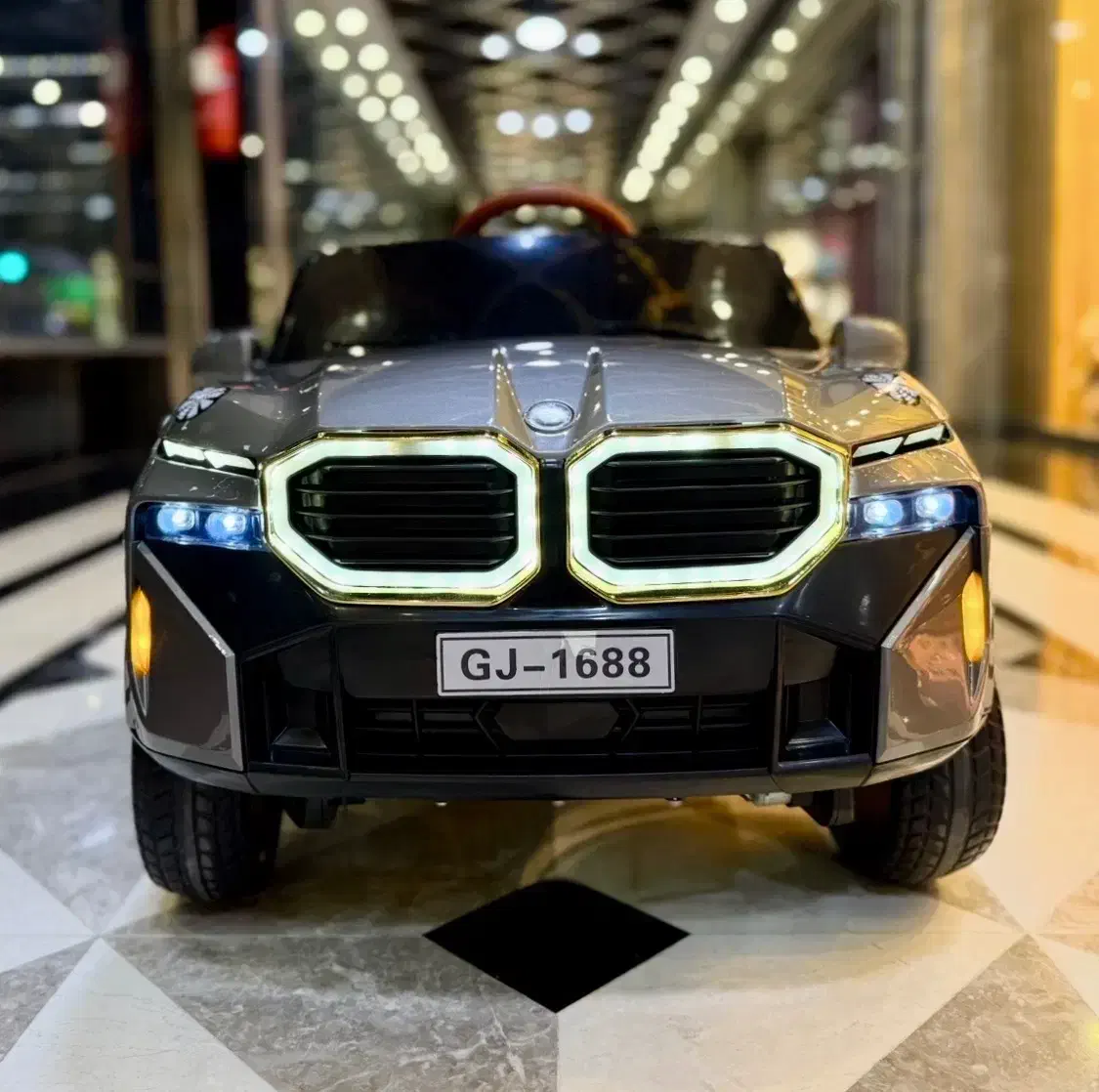 ماشین شارژی BMW چهار موتورفول اسفنج نقره ای متالیک|اسباببازی بچه|تهران, شهرک صدرا|دیوار
