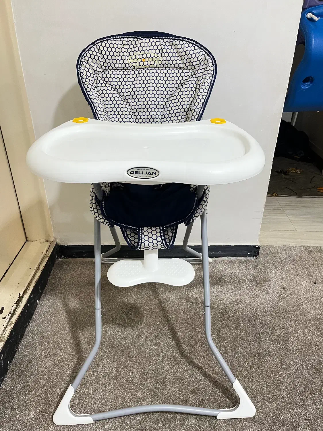 صندلی غذای کودک مارک دلیجان|تخت و صندلی بچه|رباط‌کریم, رباط‌کریم|دیوار