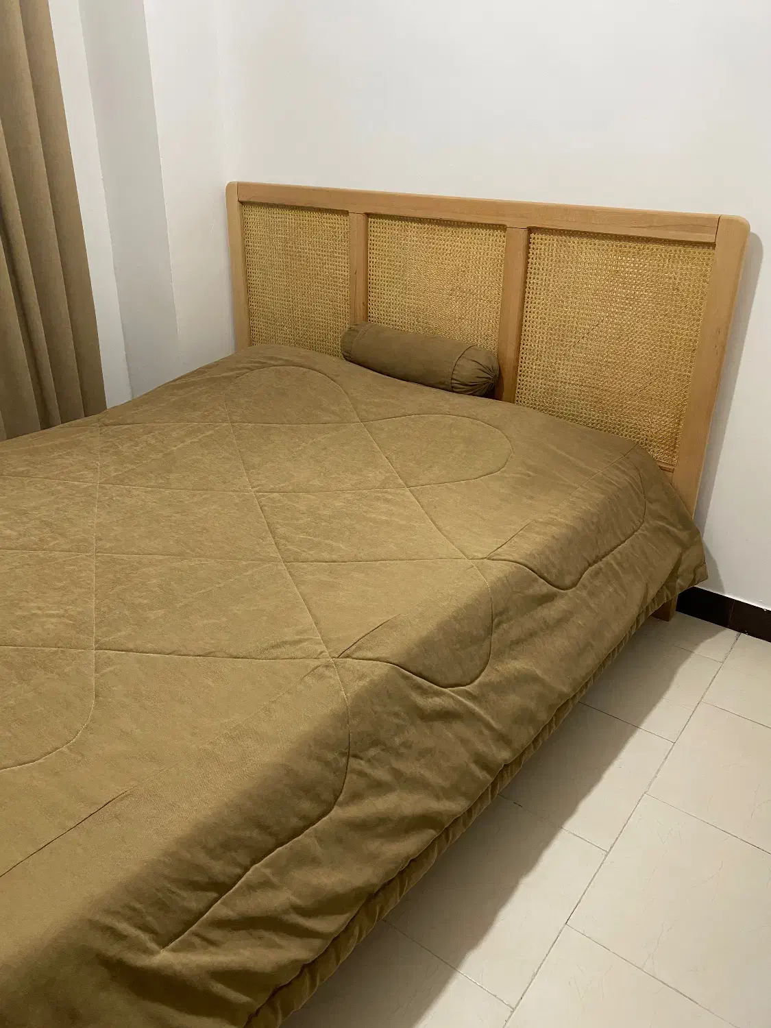 تخت دونفره حصیری چوب راش|تخت و سرویس خواب|تنکابن, |دیوار