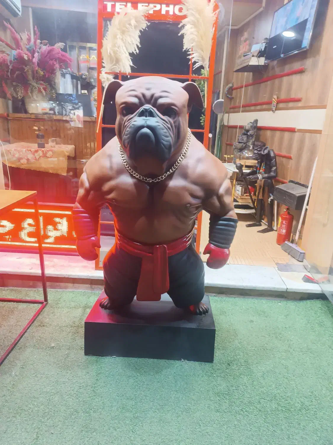 مجسمه سگ بزرگ بوکسر|مجسمه، تندیس، ماکت|رشت, چمارسرا|دیوار