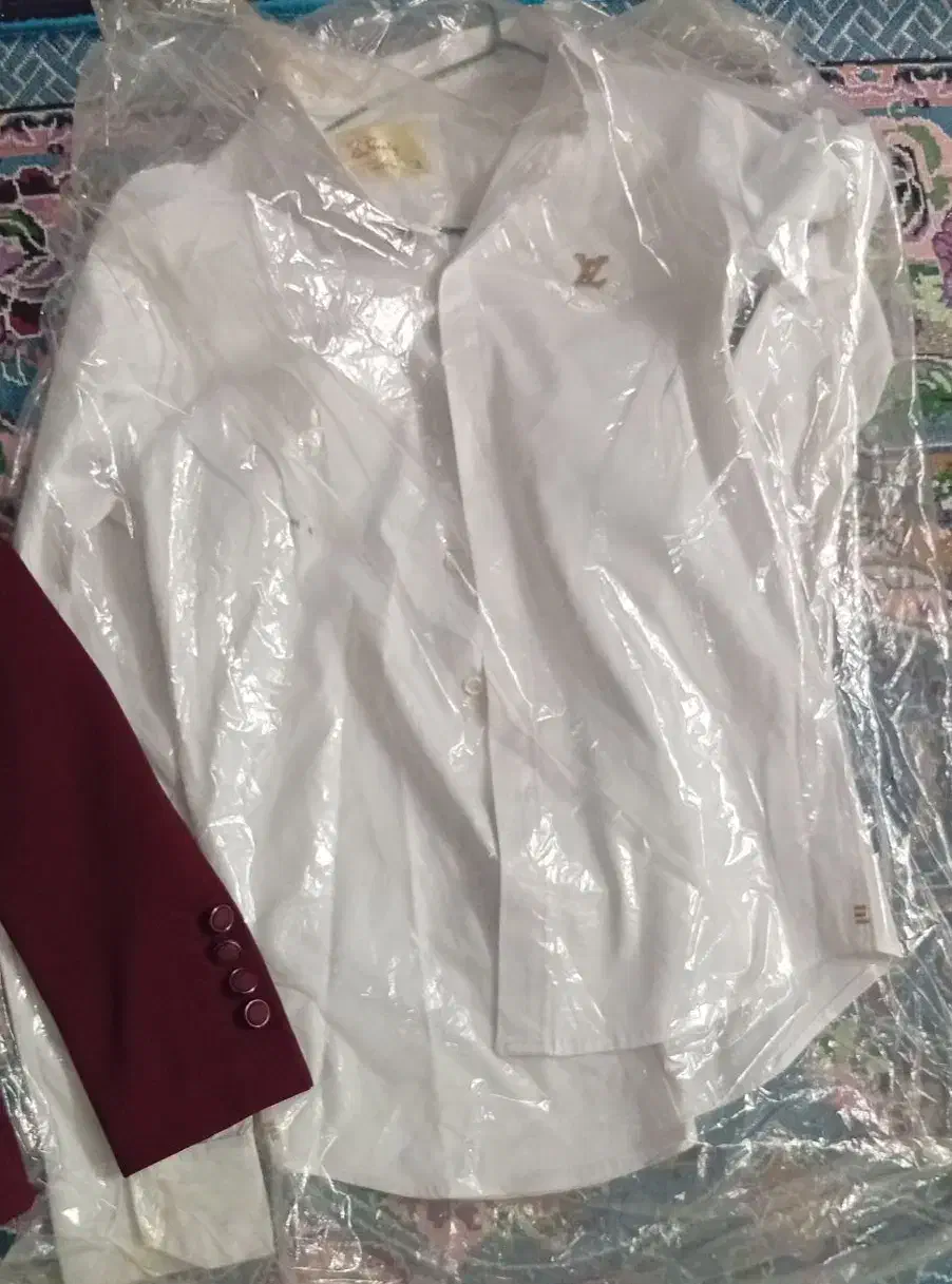 کت وپیراهن|لباس|شاهین‌شهر, گرگاب|دیوار