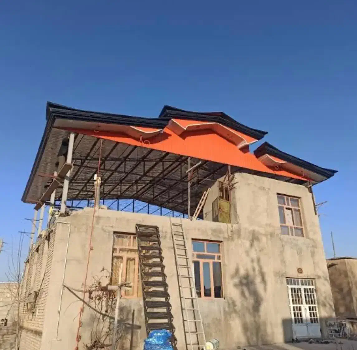 اجرای سقف شیروانی،سازه‌های سبک و ویلاسازی|خدمات پیشه و مهارت|ماکو, |دیوار