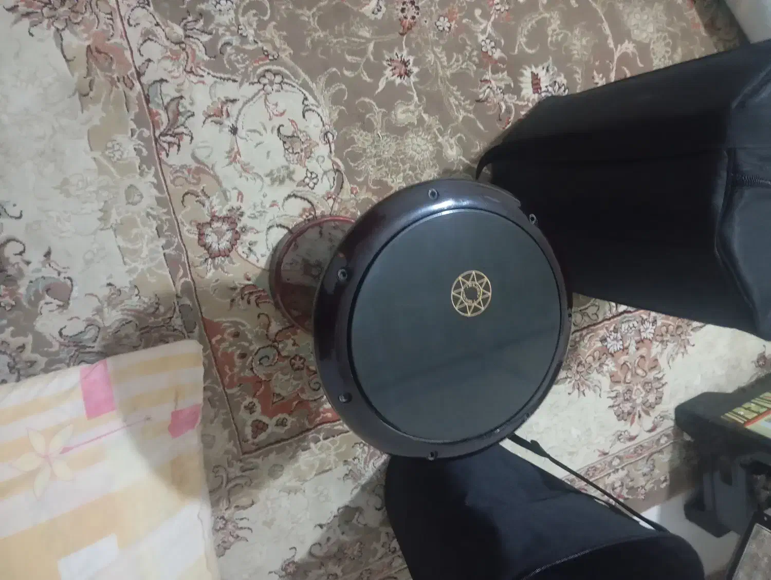 زرب تینپو|سازهای سنتی|میامی, |دیوار