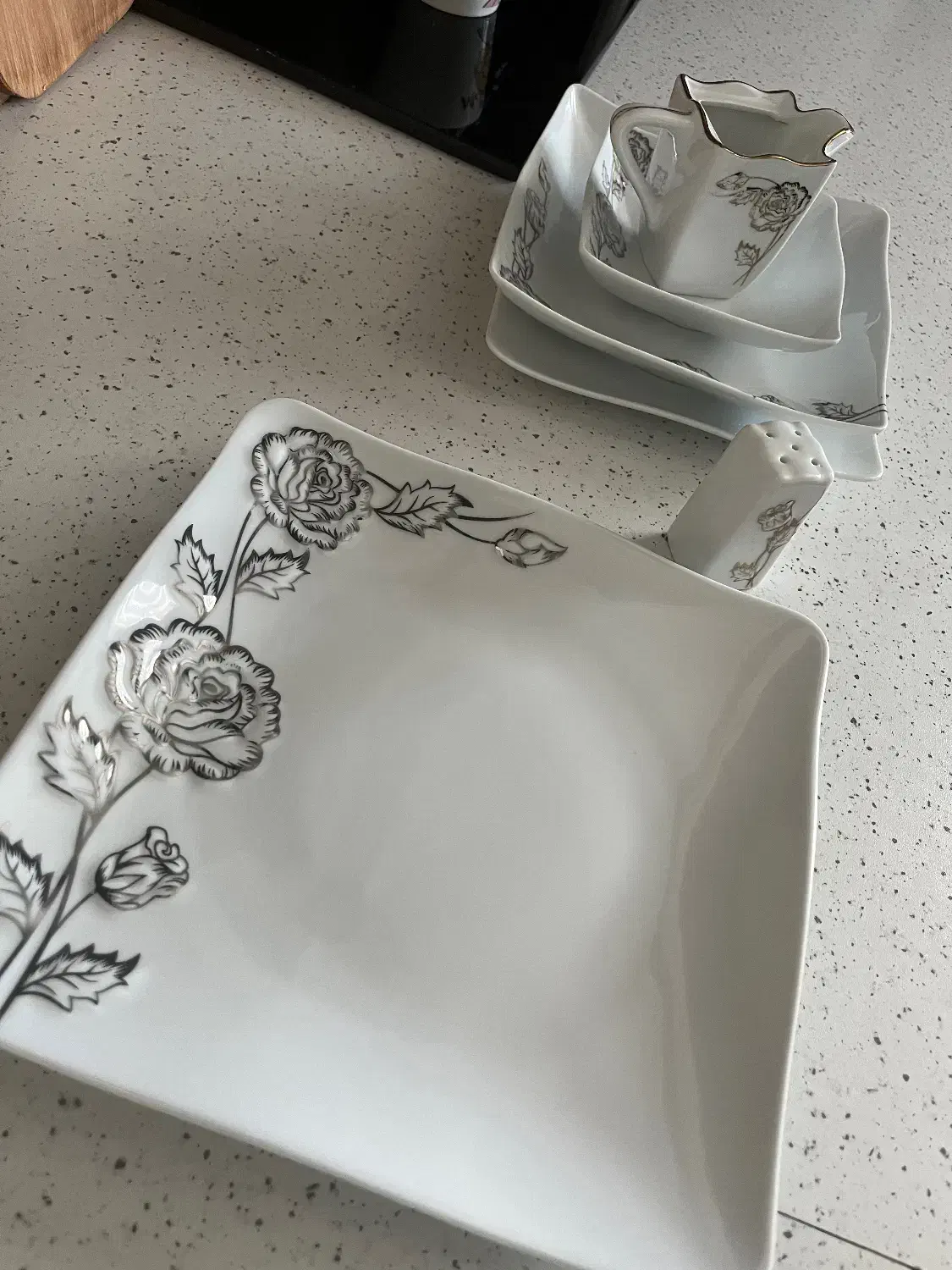 سرویس ۱۸نفره چینی|ظروف سرو و پذیرایی|رباط‌کریم, رباط‌کریم|دیوار