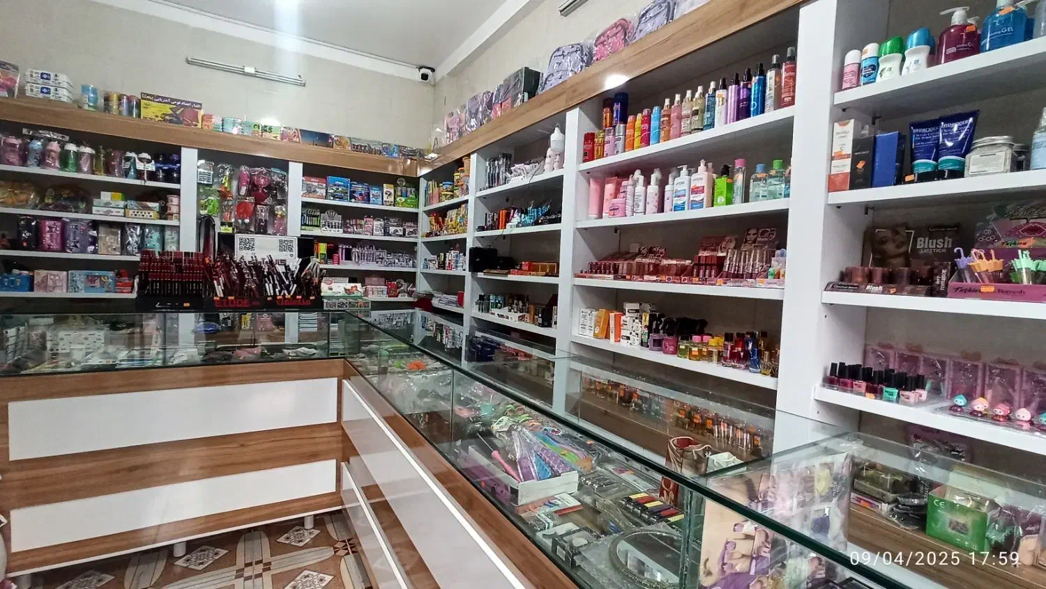 واگذاری اجناس آرایشی ، تحریر،پوشاک|حراج|قم, ولیعصر|دیوار