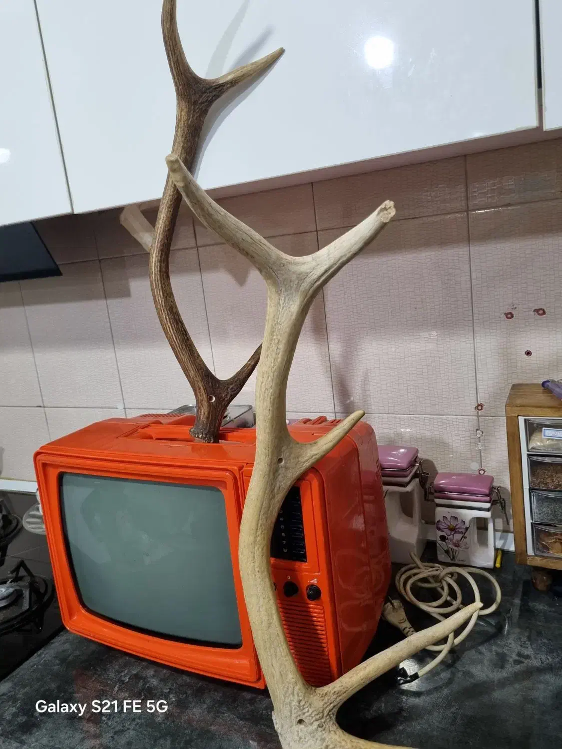 تلویزیون قدیمی سالم|کلکسیون اشیاء عتیقه|علی‌آباد کتول, |دیوار