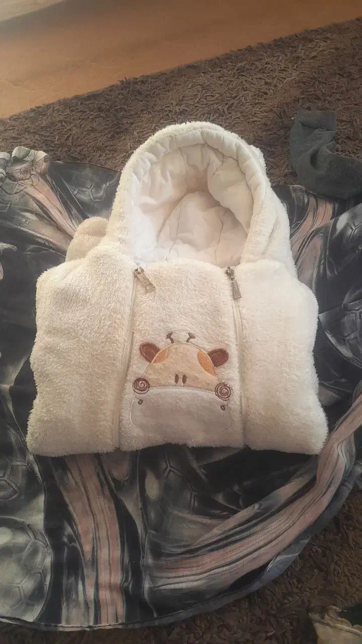 سرهم درحد نو|کفش و لباس بچه|ارشق, |دیوار