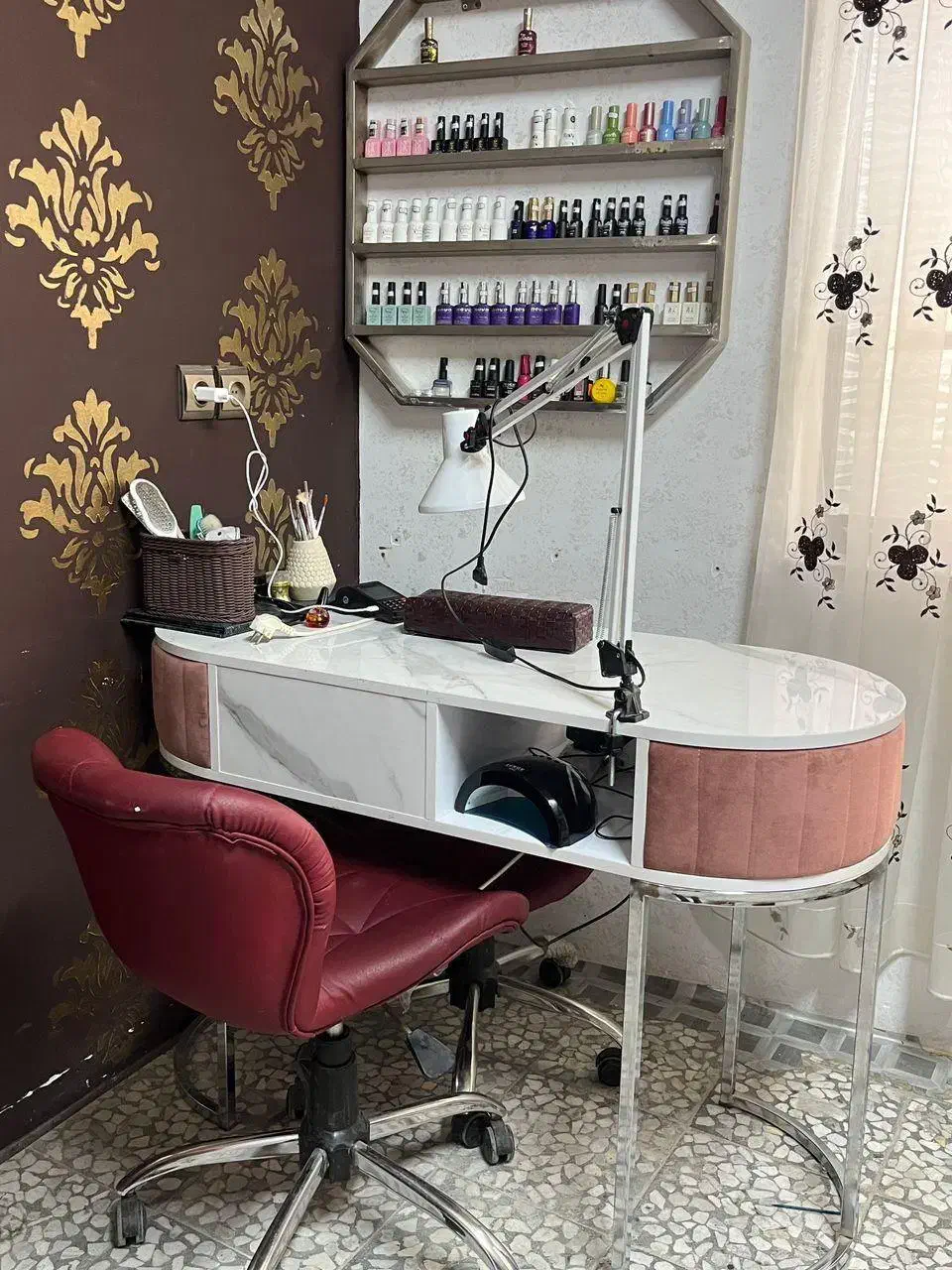 تجهیزات آرایشگاهی|آرایشگاه و سالن‌های زیبایی|ساری, |دیوار