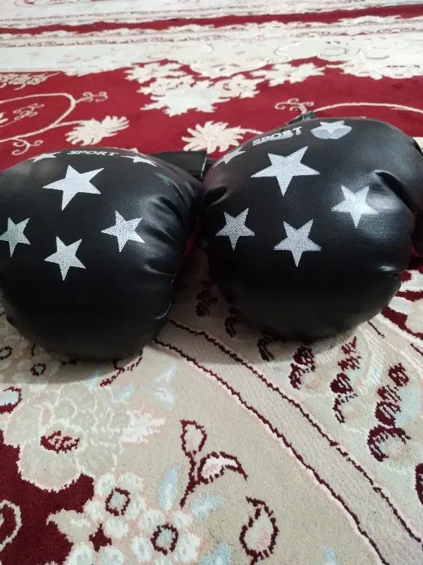 یک جفت دستکش بوکس|تجهیزات ورزشی|میانه, |دیوار