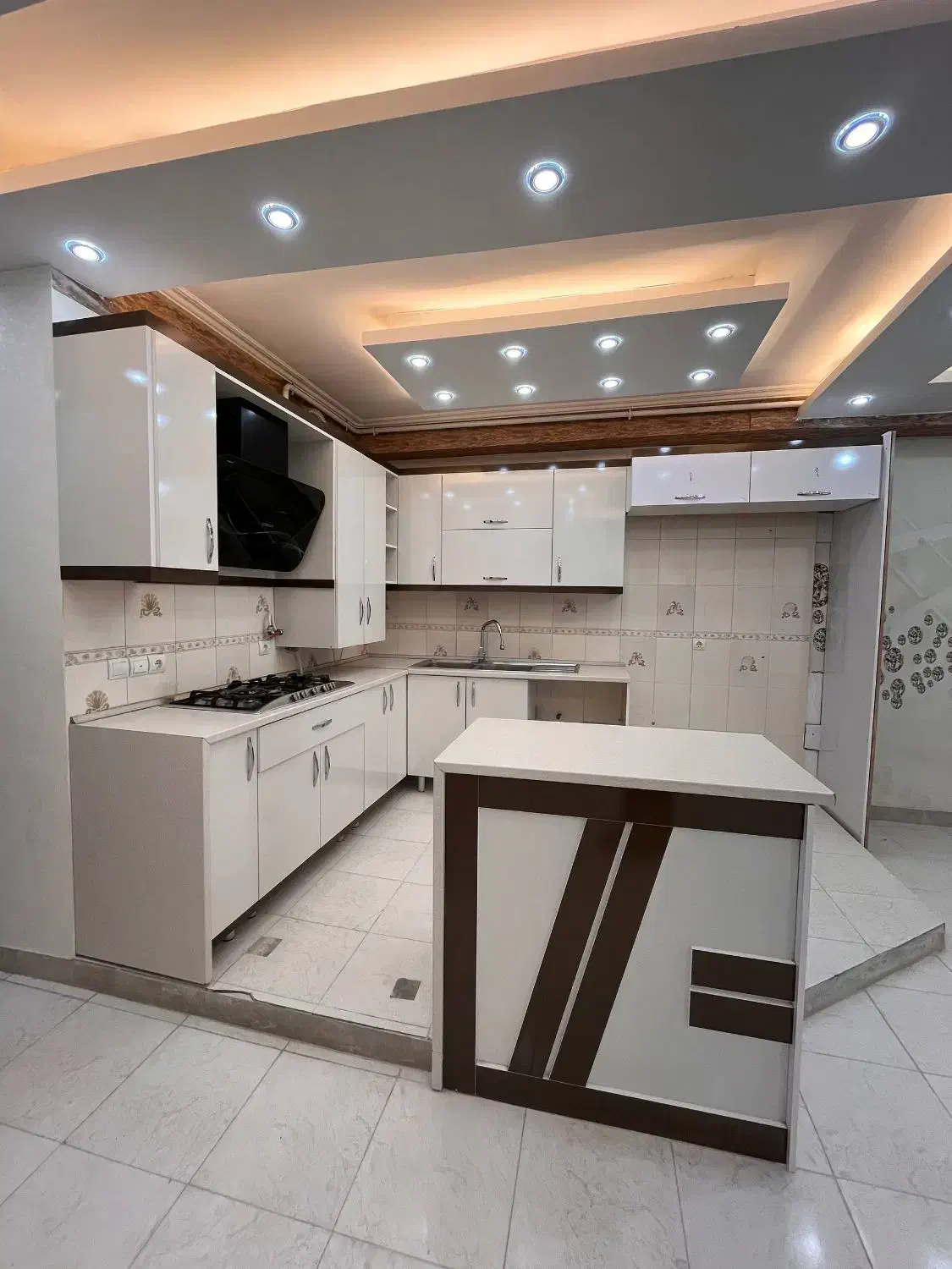 آپارتمان شخص ساز فاز ۲ سهند(املاک برج سفید)|فروش آپارتمان|سهند, |دیوار