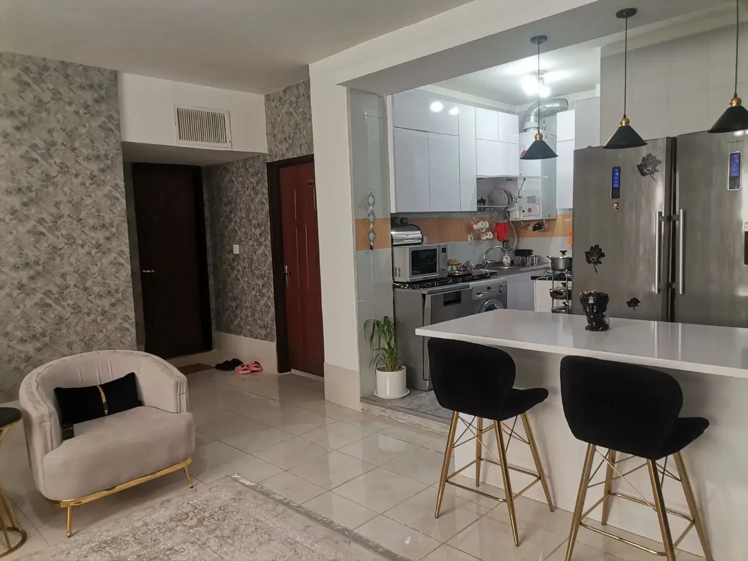 اپارتمان مسکونی(توضیحات)|اجارهٔ آپارتمان|لنجان, |دیوار