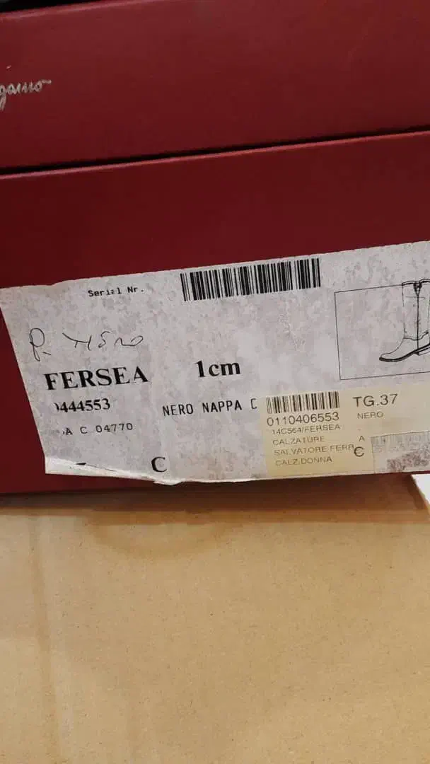 توافقی|کیف، کفش، کمربند|بومهن, |دیوار