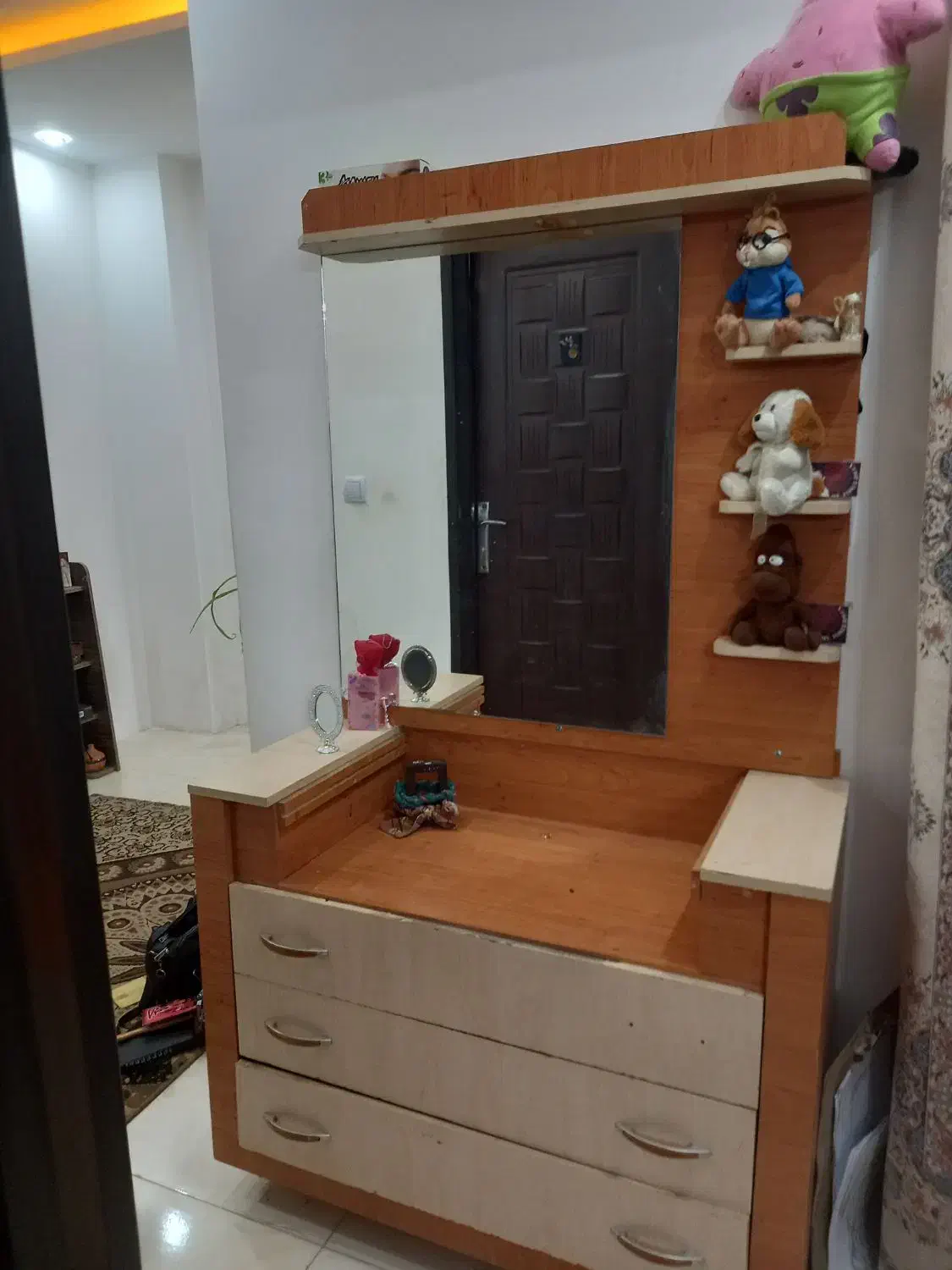 یک عدد قاب آینه سه کشوودوعدد کفی تخت|تخت و سرویس خواب|شیراز, شهرک گلستان شمالی|دیوار