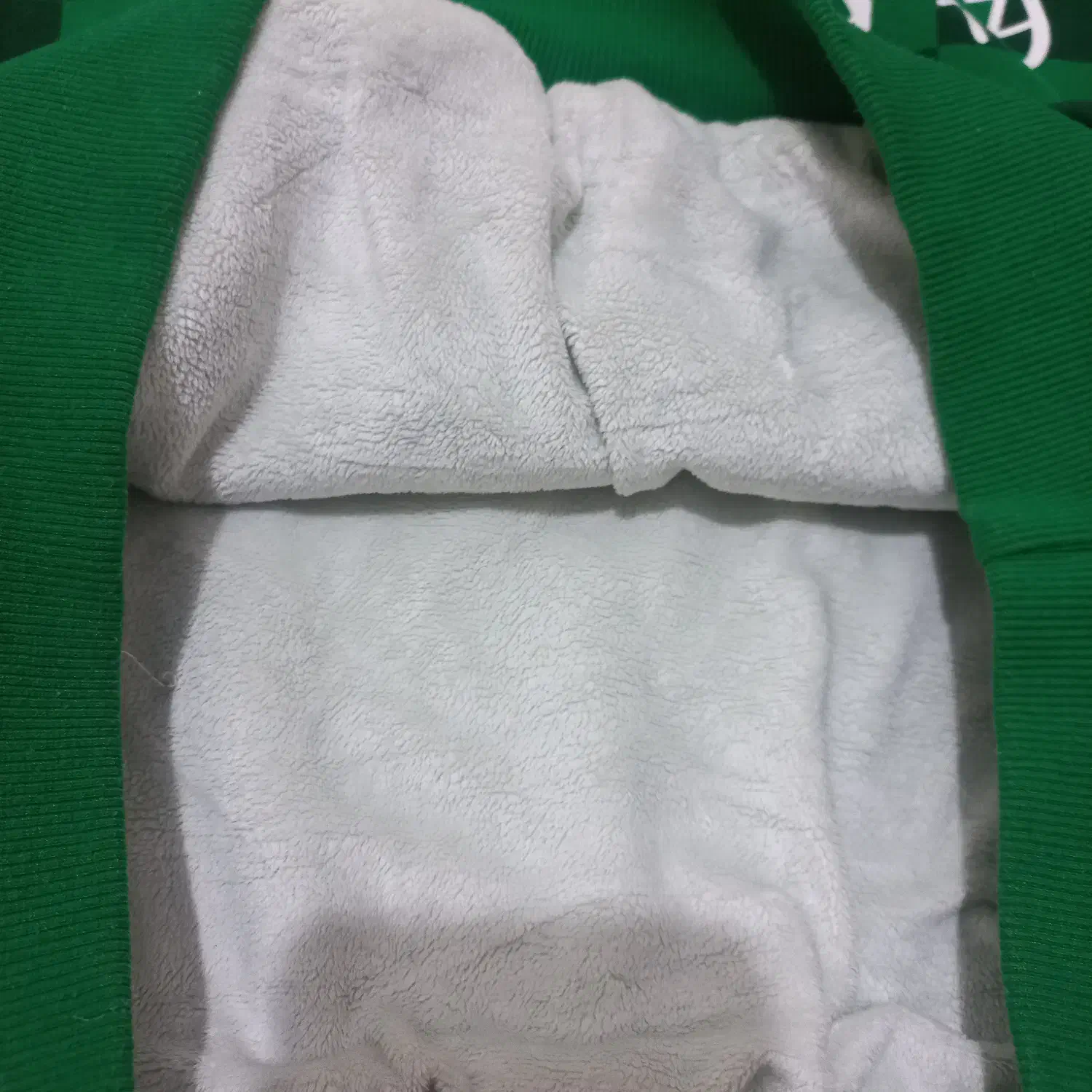 دو عدد دورس خارجی تو پشمی و زیبا سایزه ۱۱۰ و ۱۲۰|کفش و لباس بچه|تهران, شهرک هما|دیوار