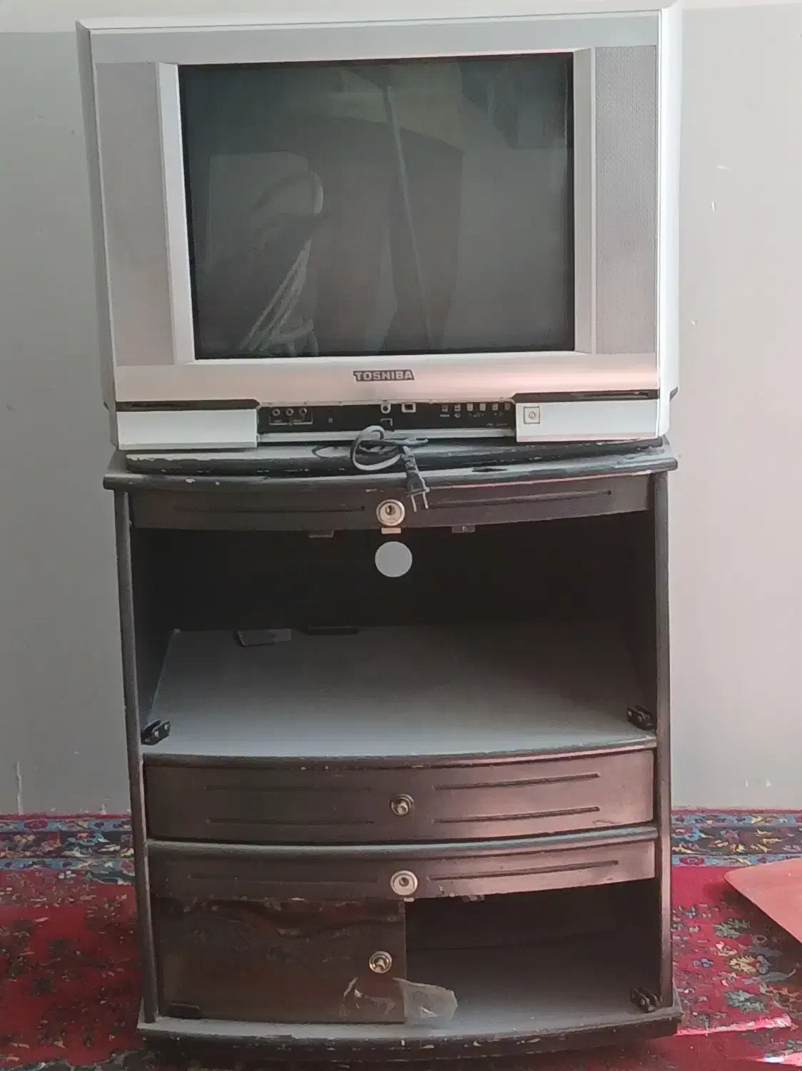 تلویزیون توشیبا با کنترل و میز|تلویزیون و پروژکتور|قزوین, |دیوار