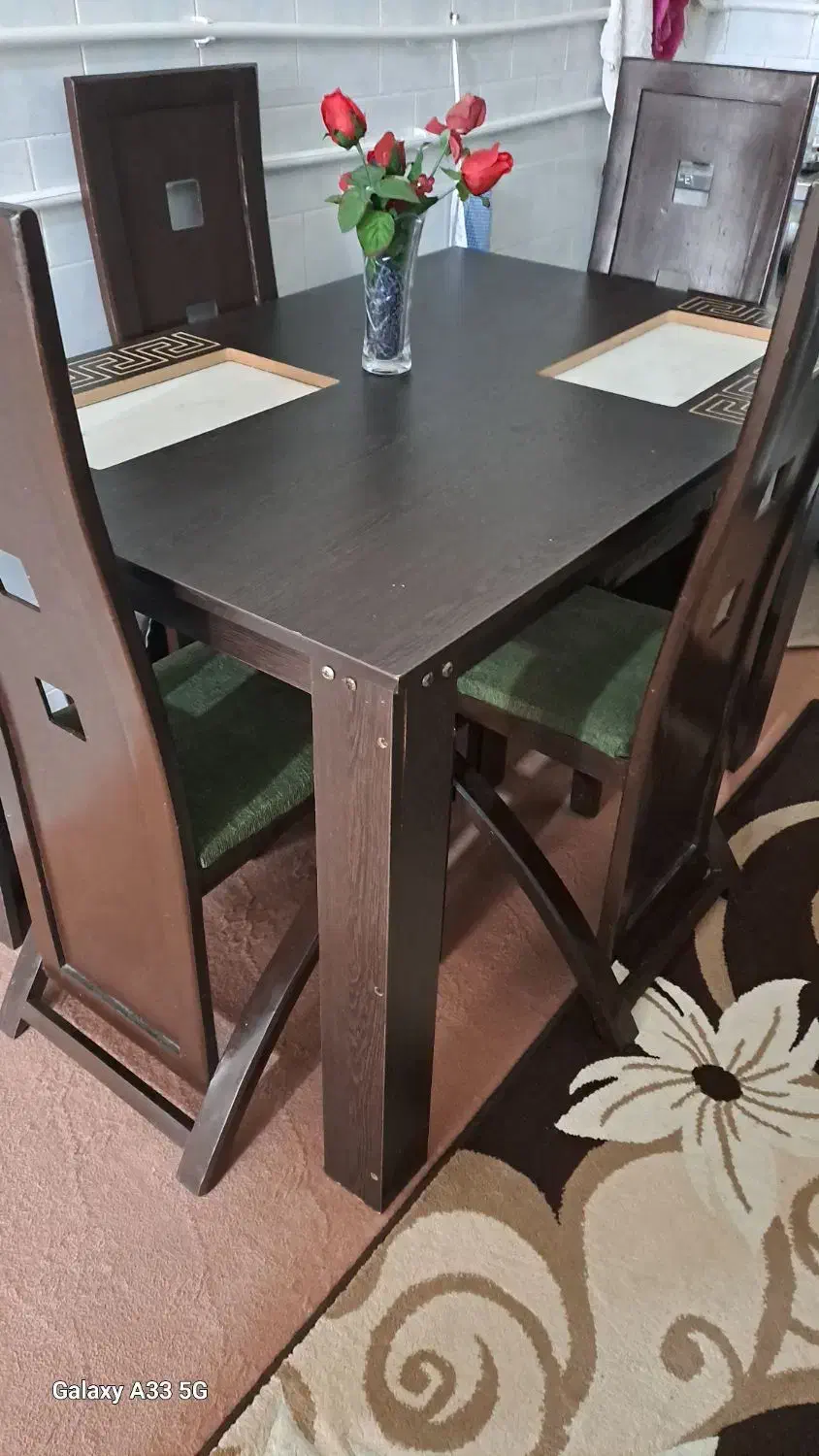 تعدادوسایل خونه|میز و صندلی غذاخوری|میانه, |دیوار