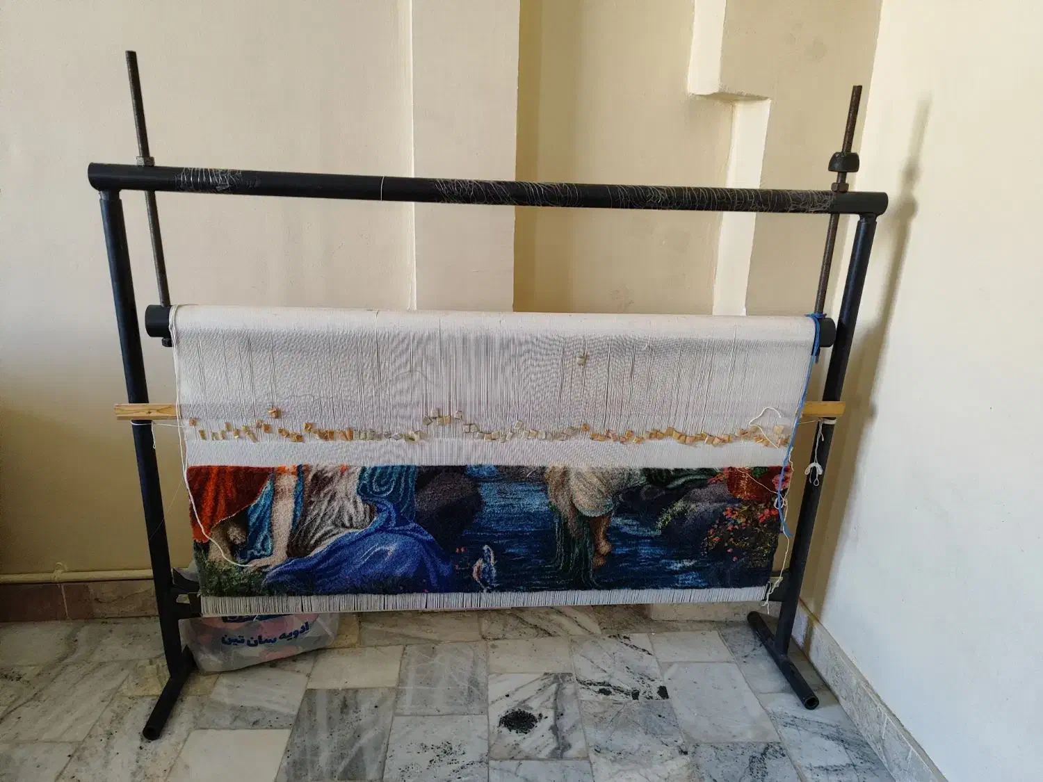 دار قالی بافی دختران ماهیگیر|تابلو فرش|بومهن, |دیوار