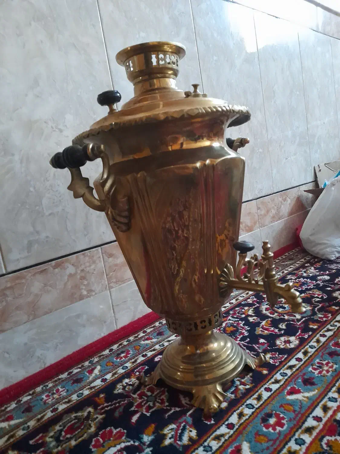 سماور زغالی|کلکسیون اشیاء عتیقه|آران و بیدگل, |دیوار