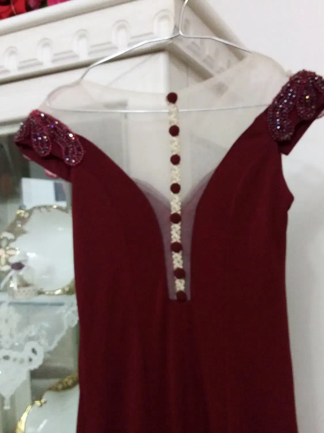 لباس مجلسی|لباس|زبرخان, |دیوار