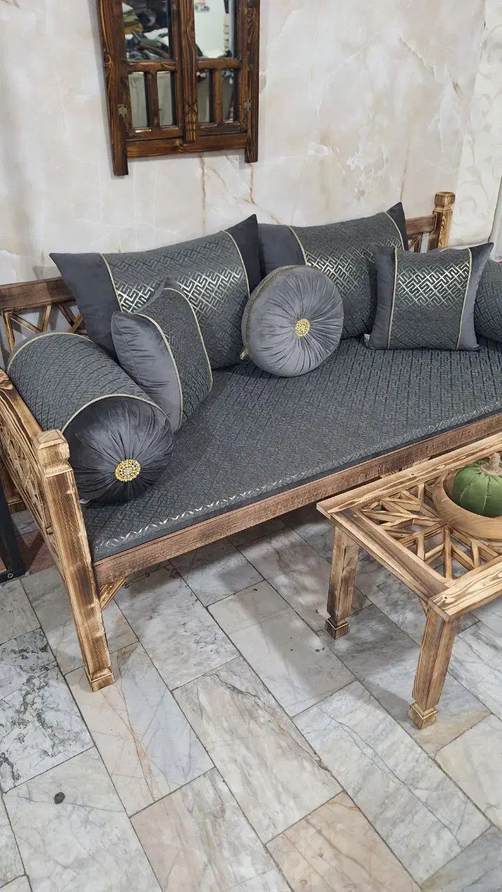 شاه نشین یلدا|پشتی|گنبد کاووس, |دیوار