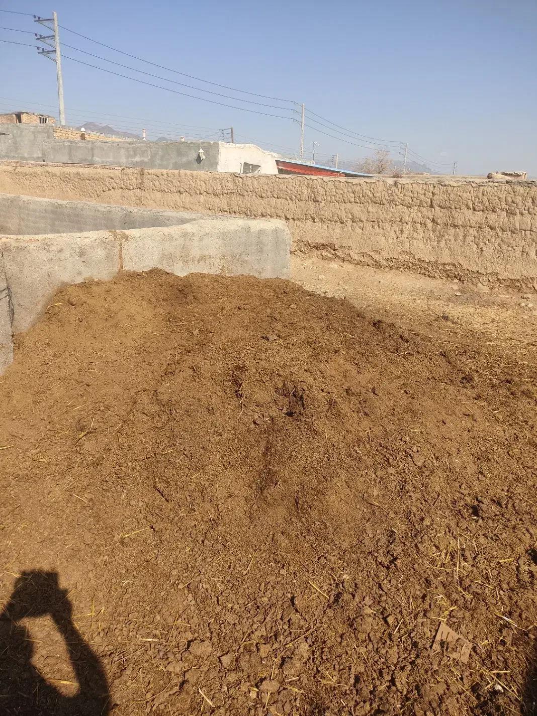 کود گاوی ،یک دست بدون خاک وغیره|خدمات باغبانی و درختکاری|کاشمر, |دیوار