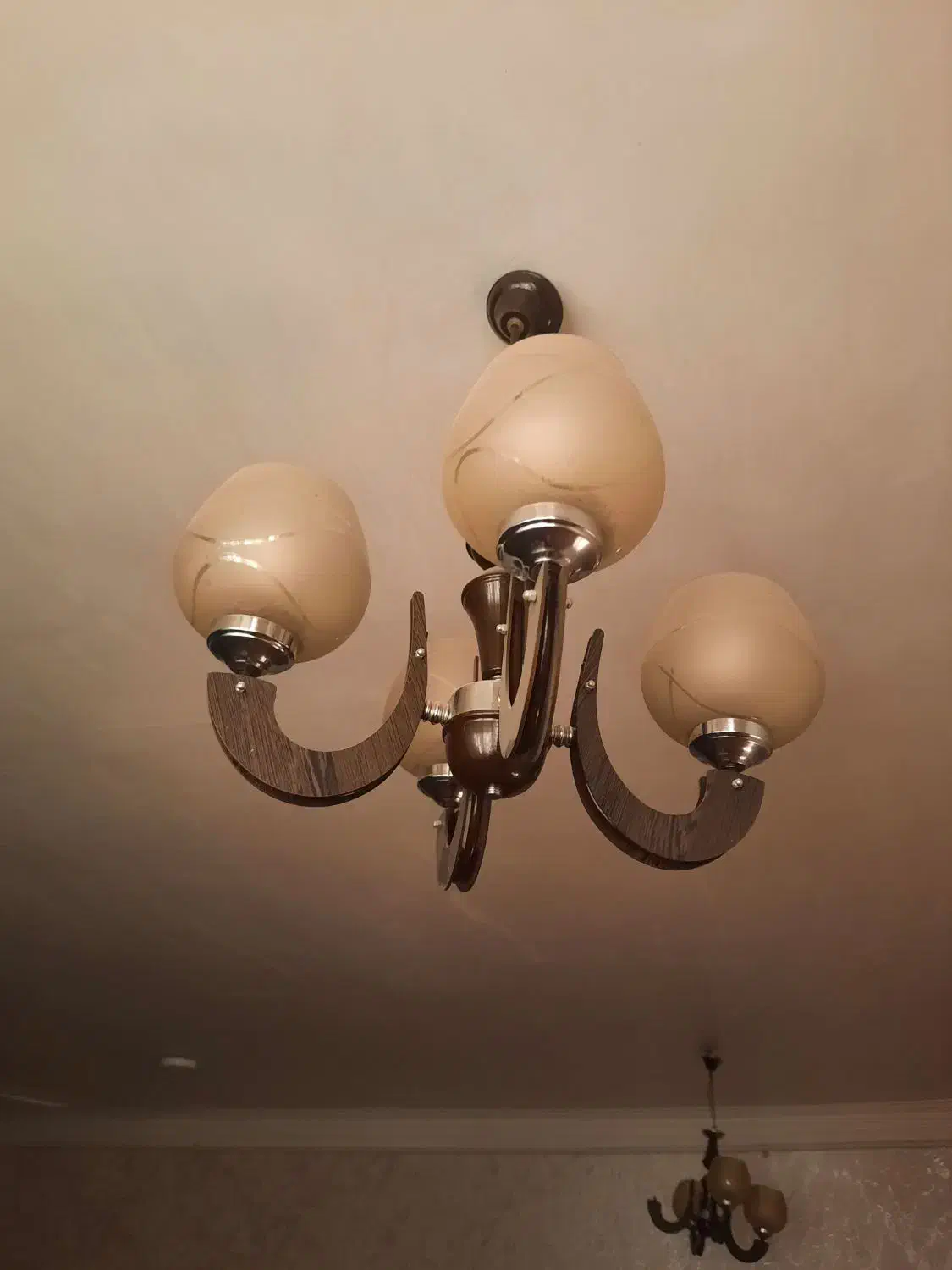 لوستر ۴ شاخه|لوستر و چراغ آویز|خرمشهر, |دیوار