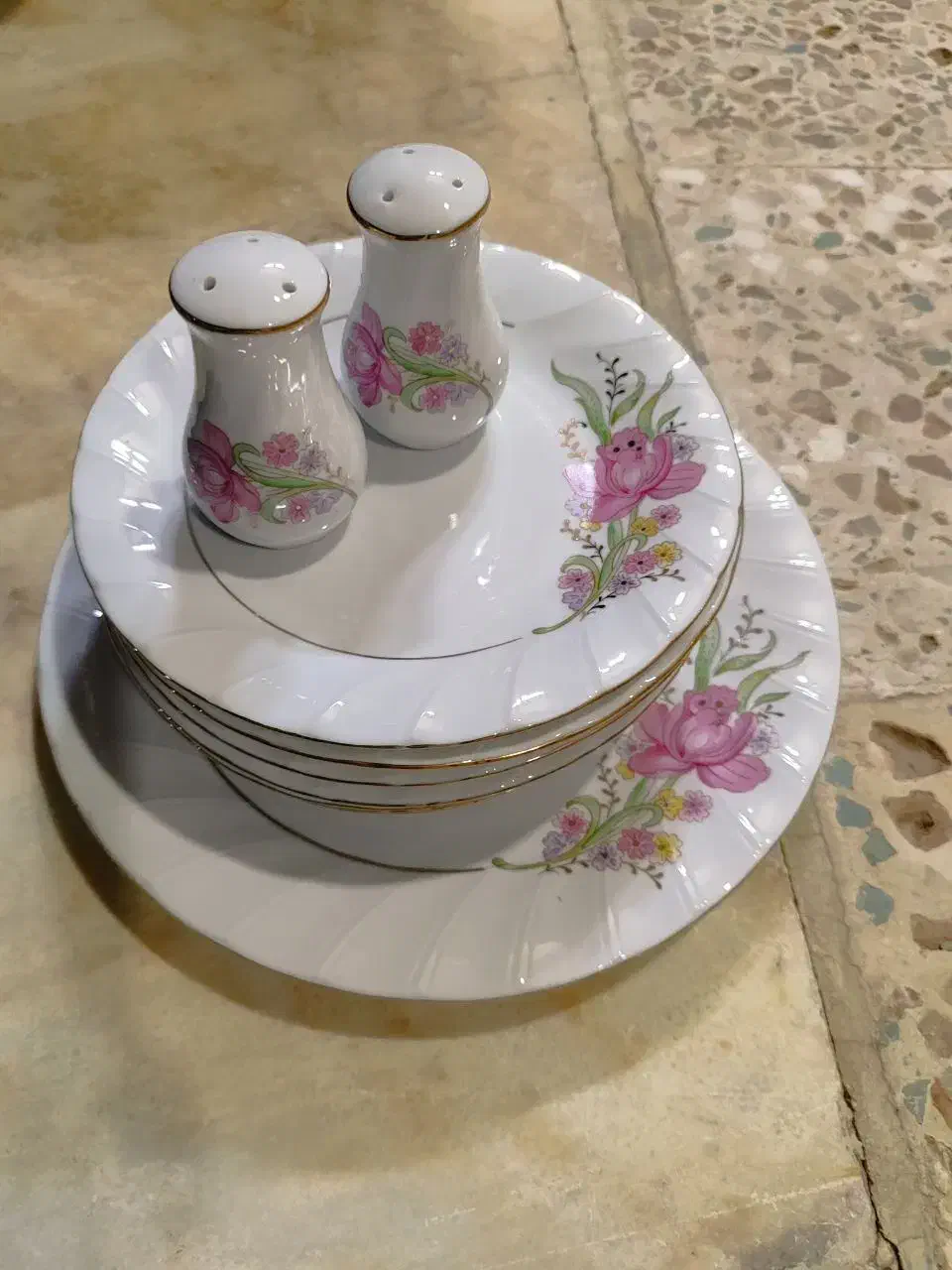 اجناس|ظروف سرو و پذیرایی|میبد, |دیوار