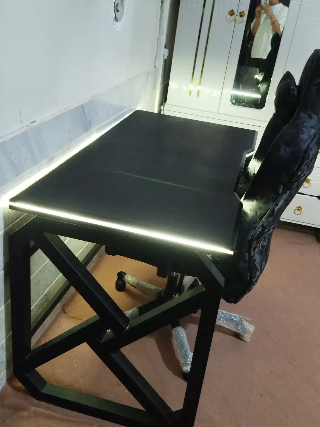 میز|میز تحریر و کامپیوتر|قم, وادی السلام|دیوار