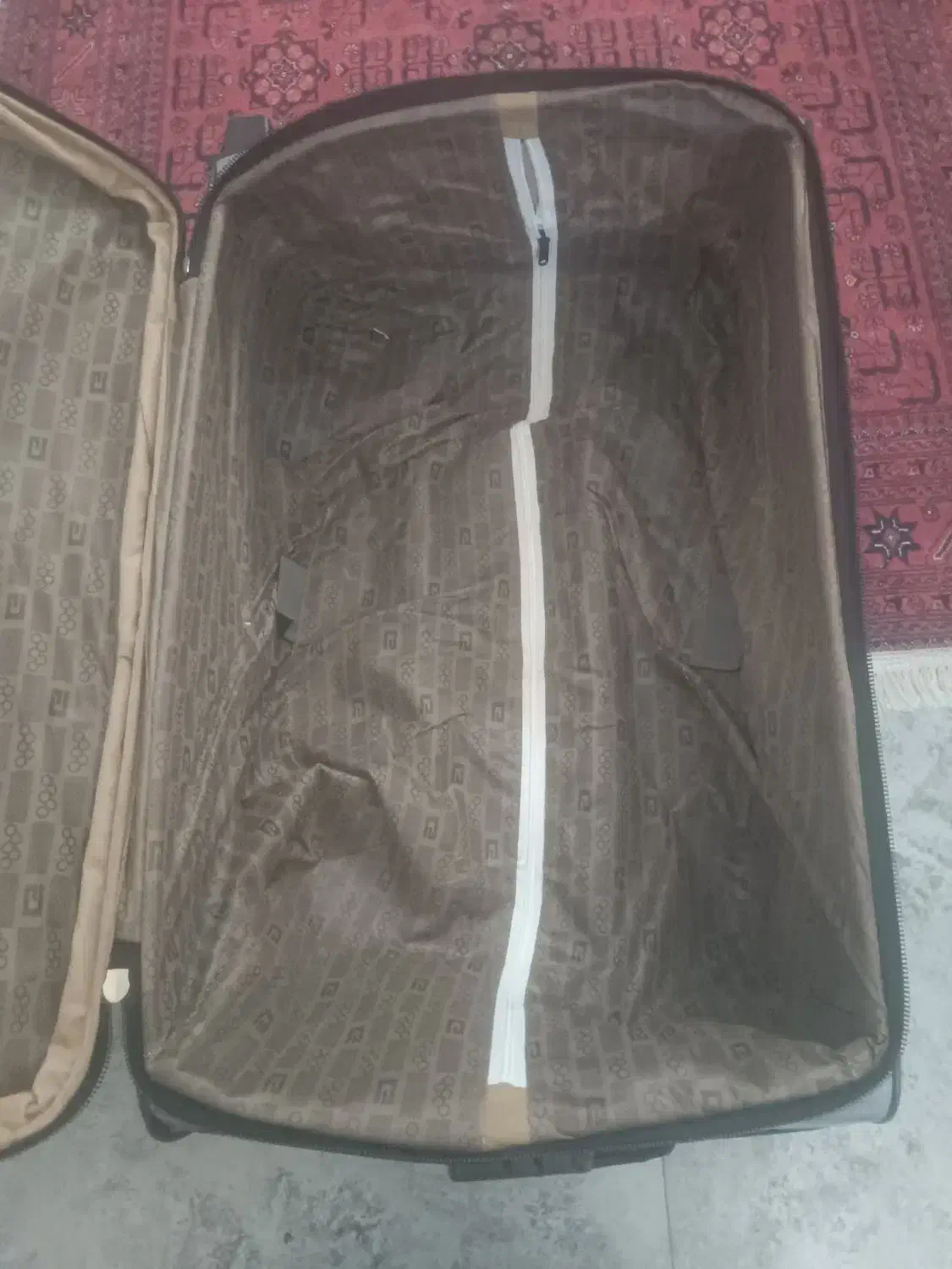چمدان سایز بزرگ|کیف، کفش، کمربند|شیراز, شیشه‌گری|دیوار