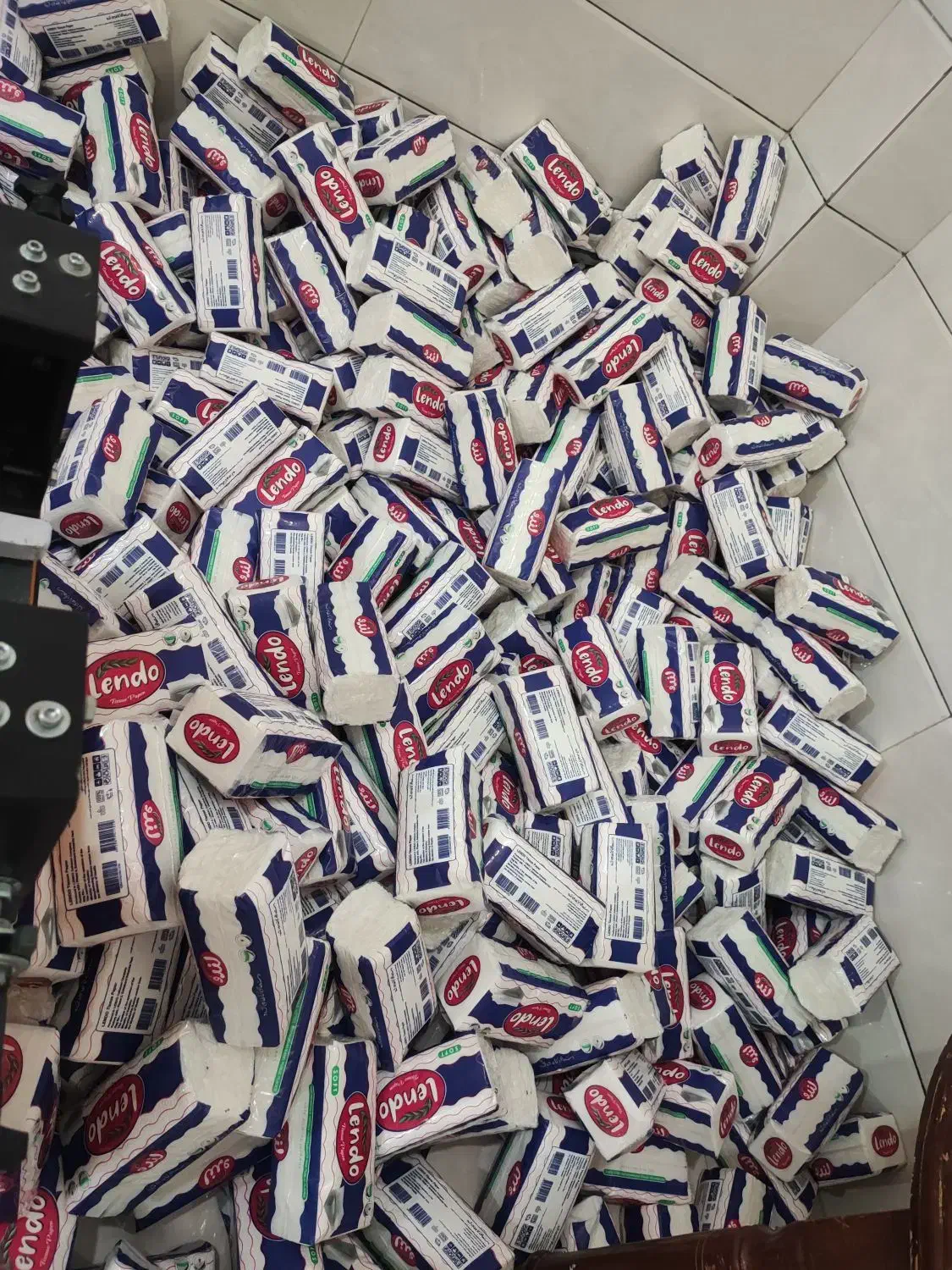 تولید و‌پخش دستمال کاغذی|مواد شوینده و دستمال کاغذی|سنندج, |دیوار