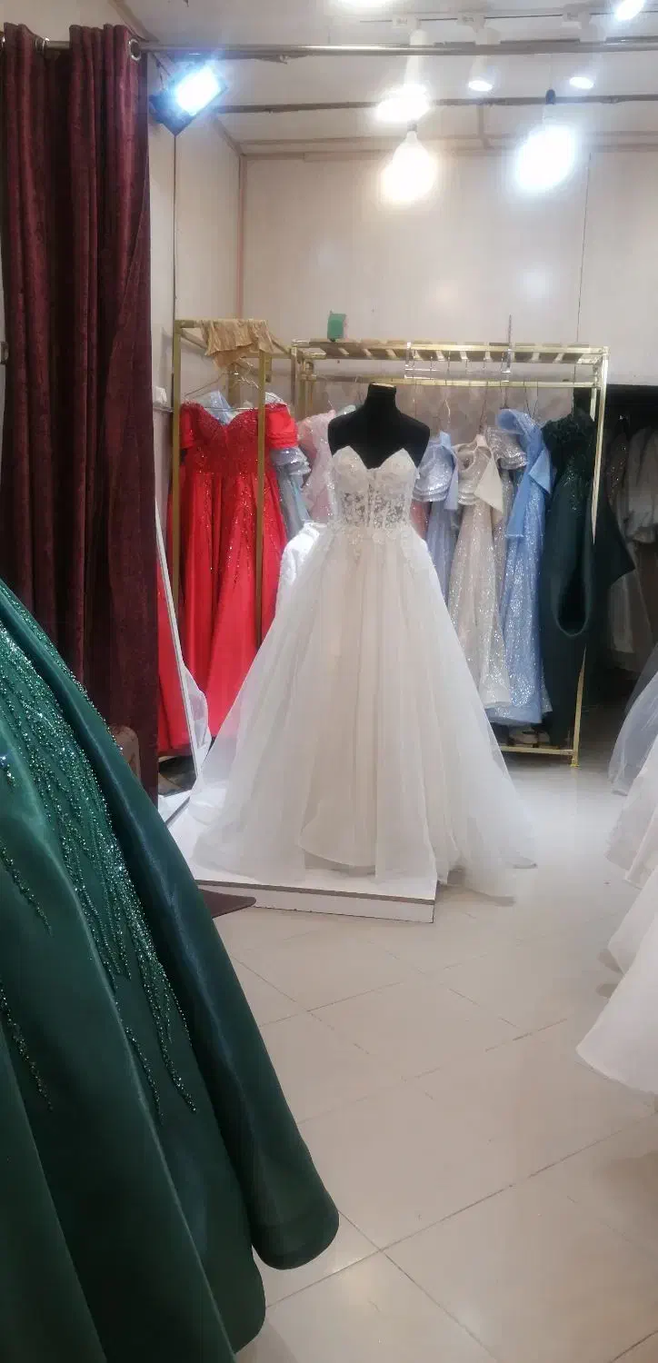 فروش لباس عروس دامن اسکارلت با زیره شاین بیده|لباس|کرج, برغان|دیوار