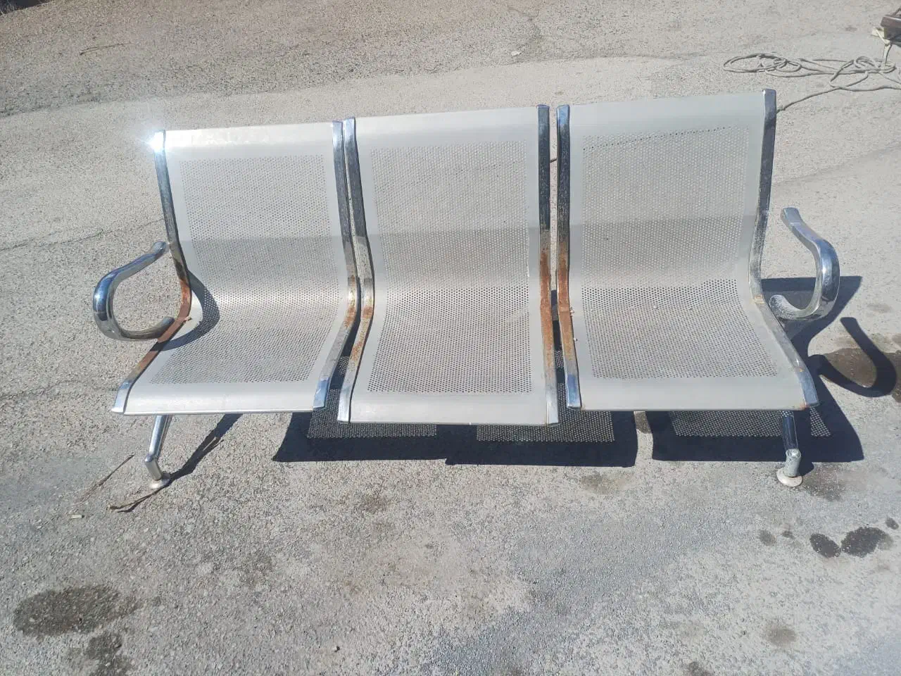 صندلی انتظار۳نفره سالم وتمیزقیمت یه ۳نفره ۲میلیون|صندلی و نیمکت|باغ بهادران, |دیوار