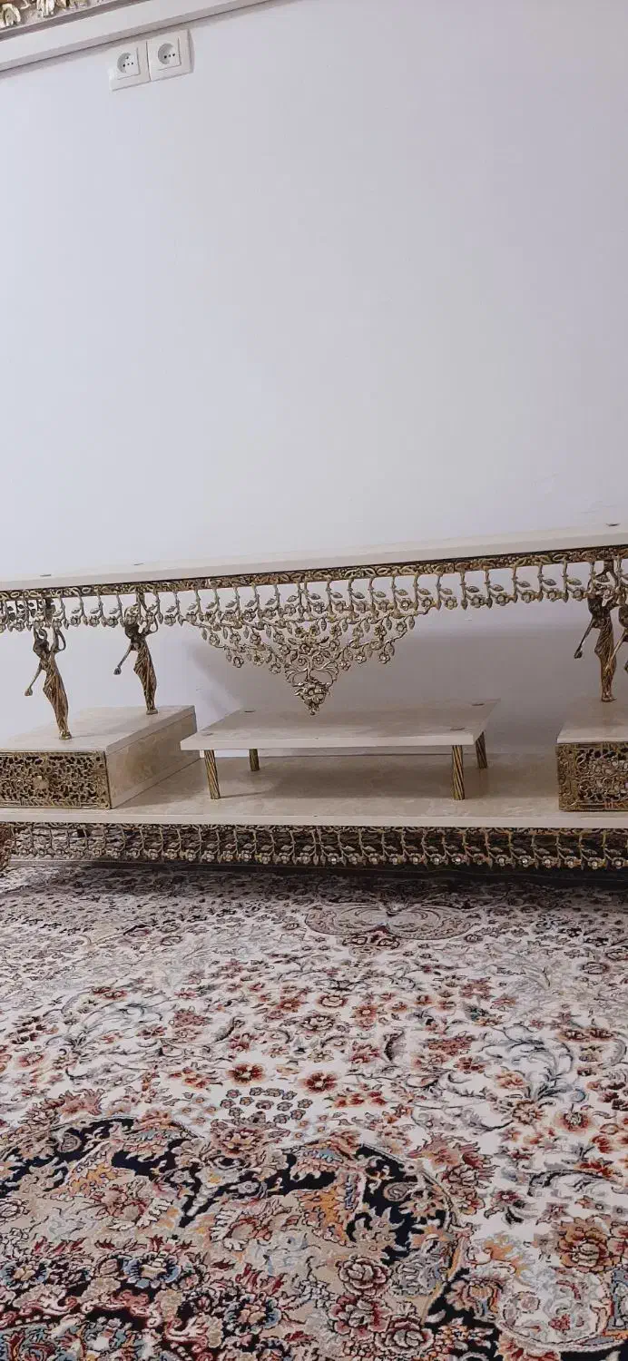 میز تلویزیون برنز جنس قدیمی|کلکسیون اشیاء عتیقه|کرمانشاه, |دیوار