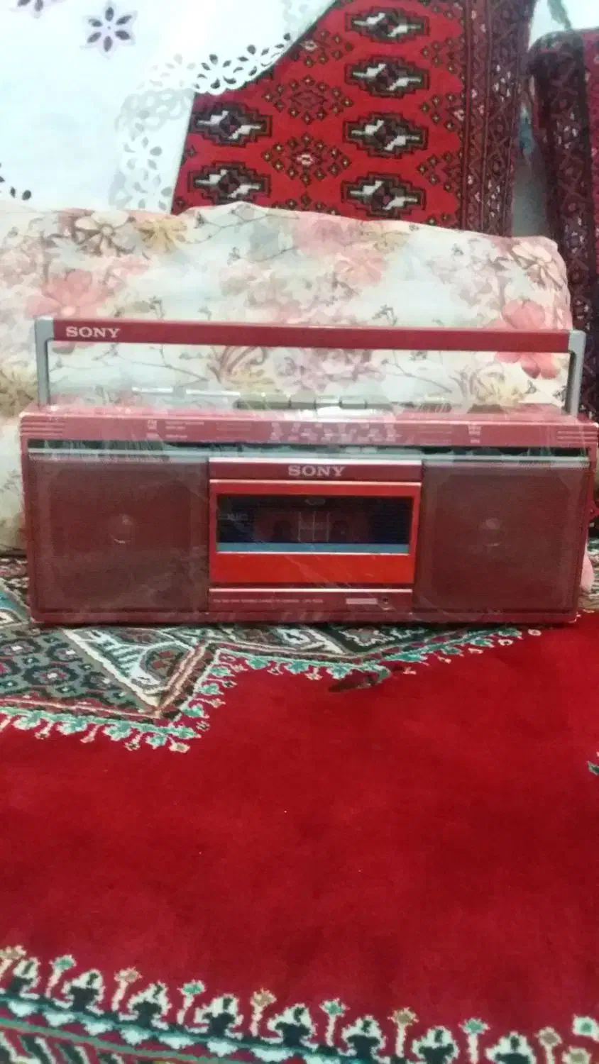 رادیو و ظبط صونی|کلکسیون اشیاء عتیقه|قدس, شهر‌قدس|دیوار