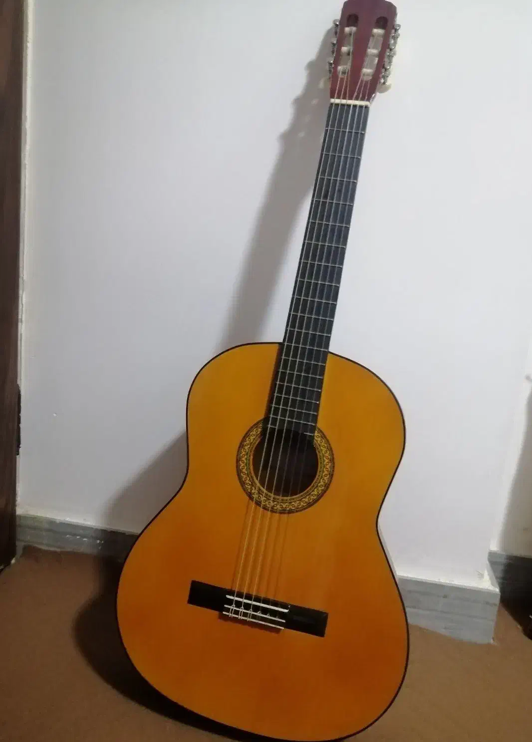 گیتار یاماها c70|گیتار، بیس، امپلیفایر|فومن, |دیوار