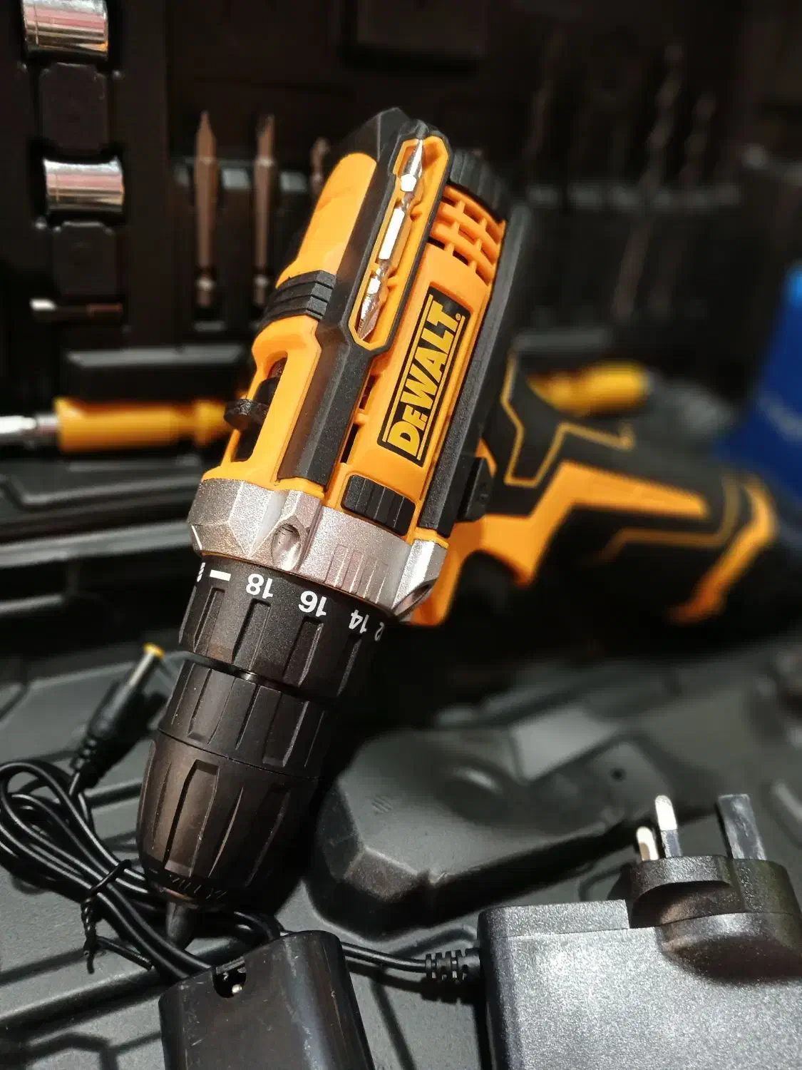 دریل شارژی دو باطری دیوالت ۱۸ ولت دو حالته اکبند|ابزارآلات|فردیس, فردیس|دیوار