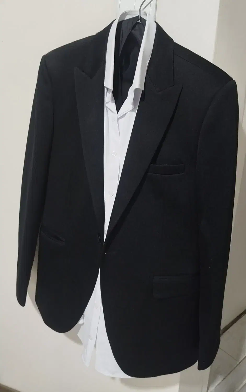 کت وشلوار مردانه|لباس|رباطکریم, رباطکریم|دیوار