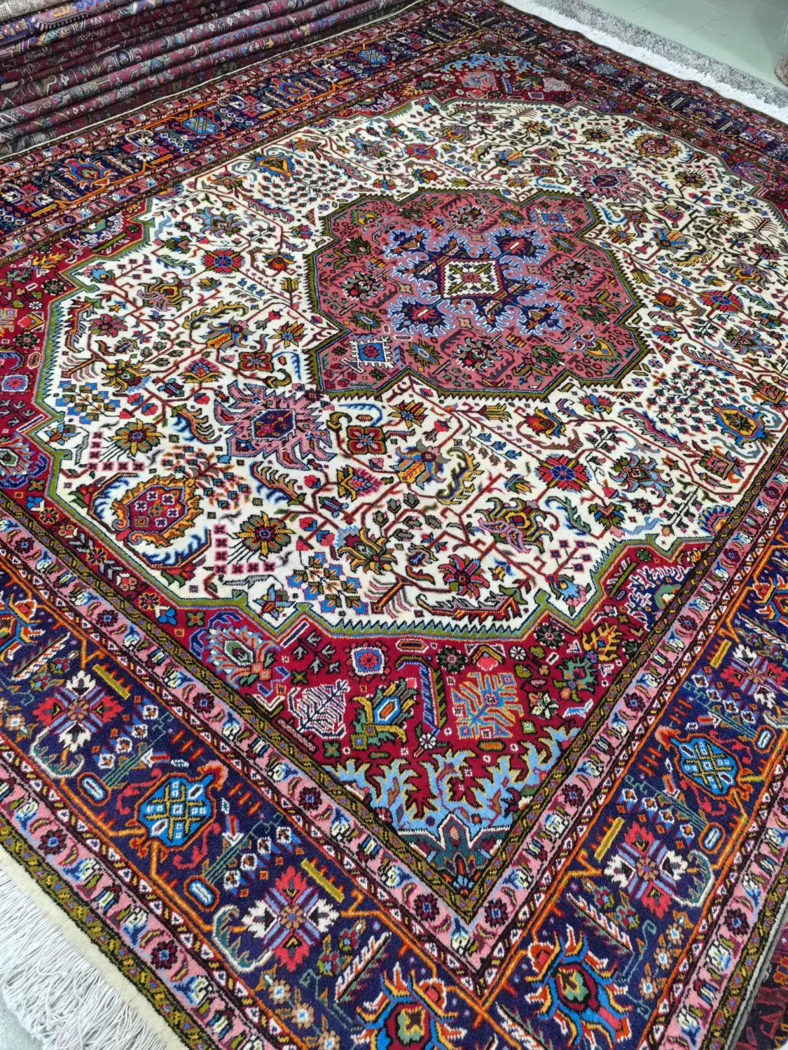 فرش عجب‌شیر|فرش|تبریز, |دیوار