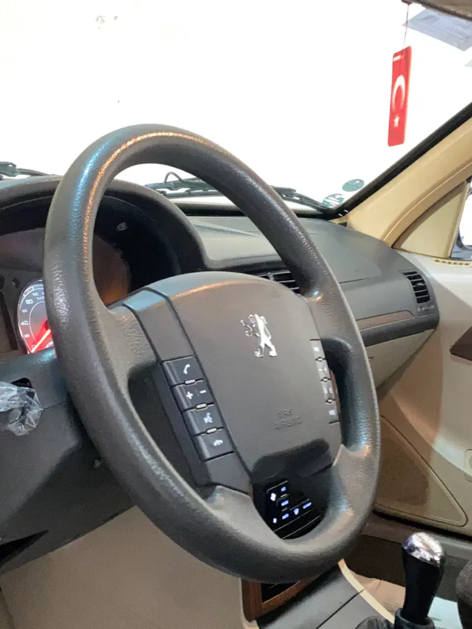 پژو پارس سال مدل۹۵ کم کارکرد|خودرو سواری و وانت|رشت, یخسازی|دیوار