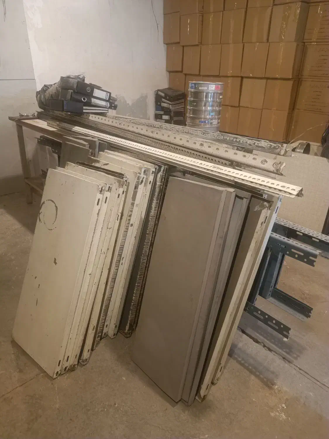 قفسه و کمد آهنی|کتابخانه، شلف، قفسههای دیواری|قدس, شهرقدس|دیوار