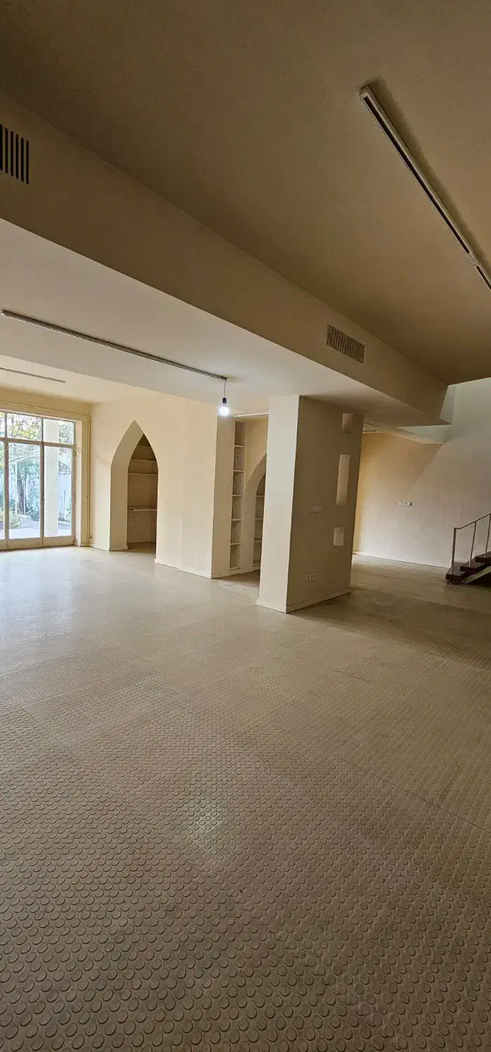 ۵۰۰متر بنا با ۳۰۰متر حیاط دربست پارک هنرمندان