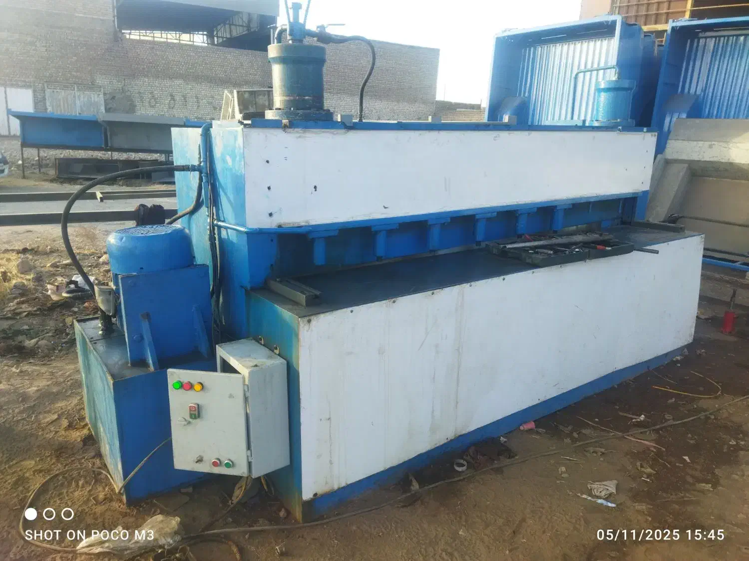 گیوتین دو نیم متری قوی تا پنج، شش میل بر|ماشین‌آلات صنعتی|نیشابور, مدرس|دیوار