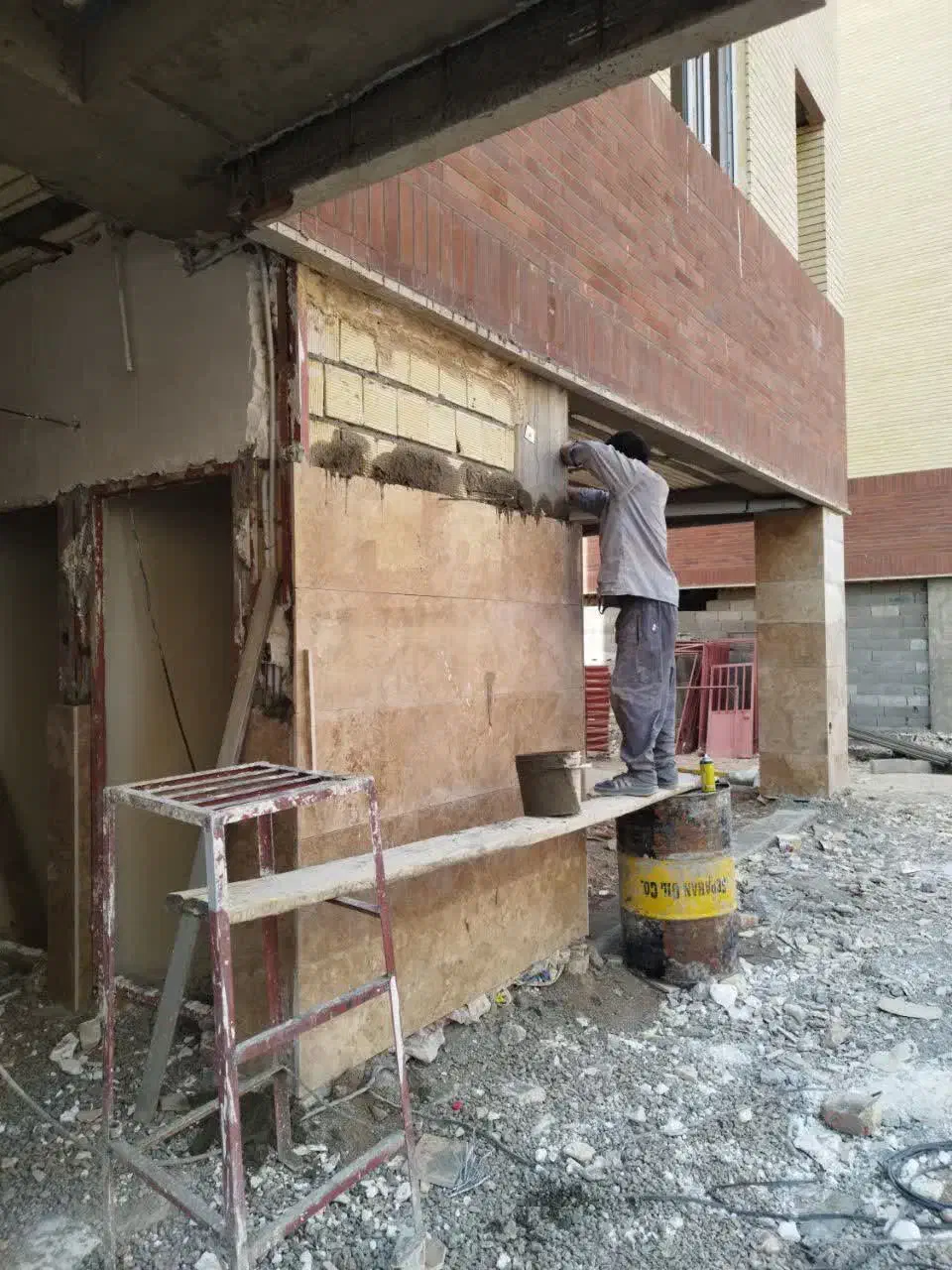 نیازمند به سنگ کار و کاشی کار و اجرنماکار|استخدام معماری، عمران و ساختمانی|قم, مسکن مهر|دیوار