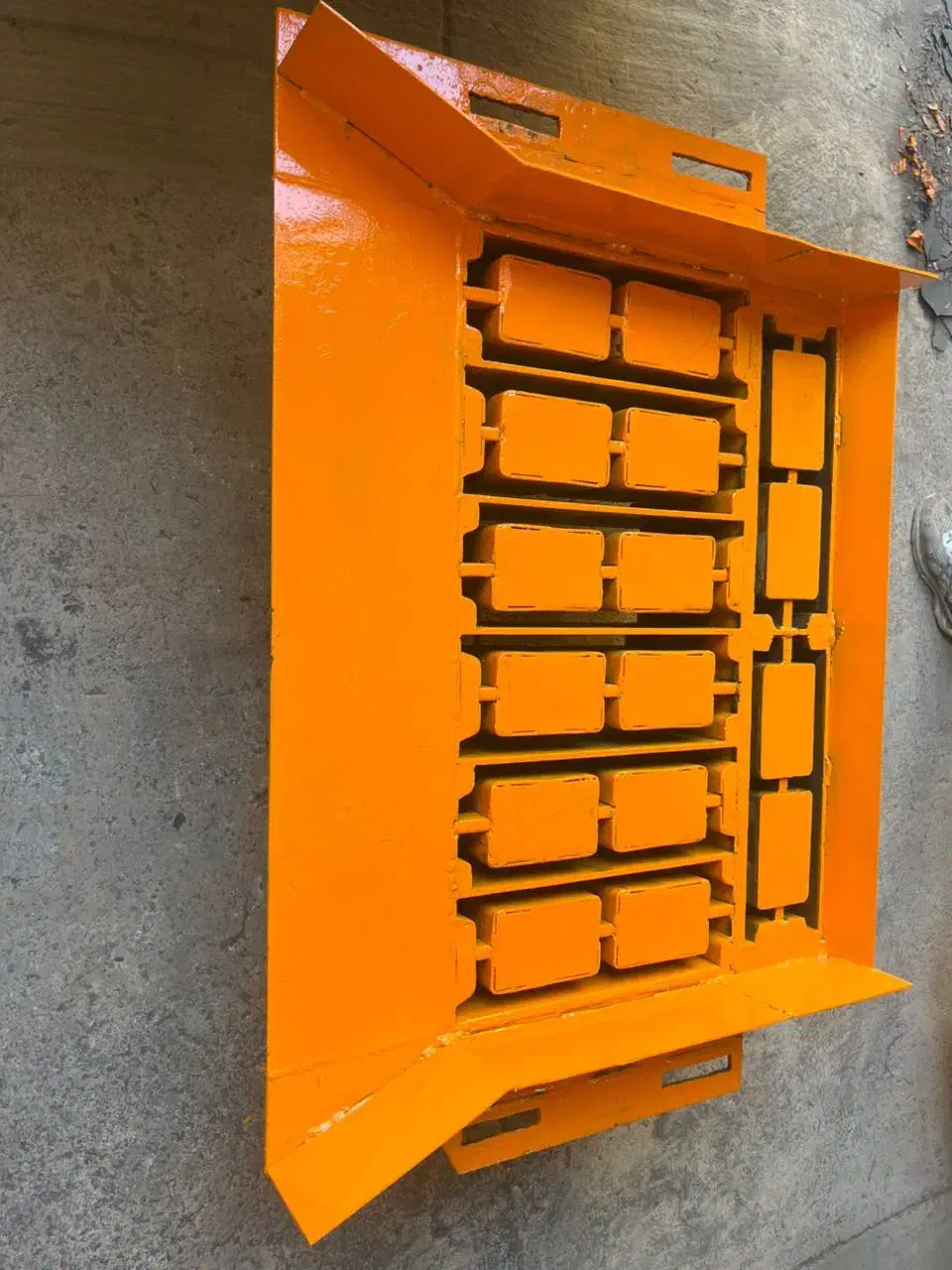 بلوک زن هیدرولیک شش قالبه|ماشین‌آلات صنعتی|برخوار, |دیوار