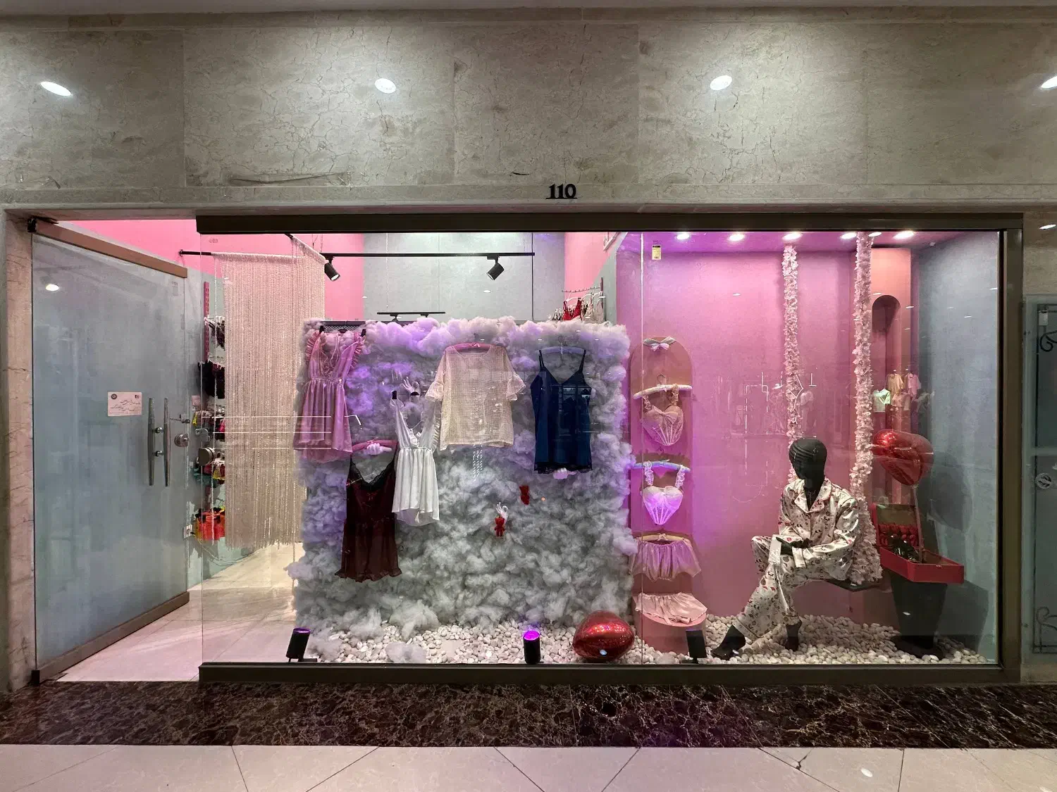 واگذاری مغازه لباس زیر در مهرکوهسنگی بعلت مهاجرت|اجارهٔ مغازه و غرفه|مشهد, کوه سنگی|دیوار