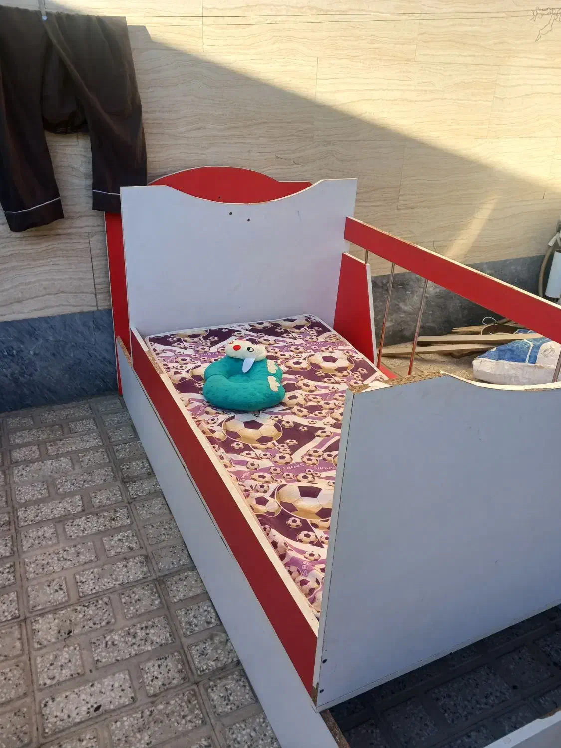 تخت خواب|تخت و صندلی بچه|چنگ الماسی, |دیوار