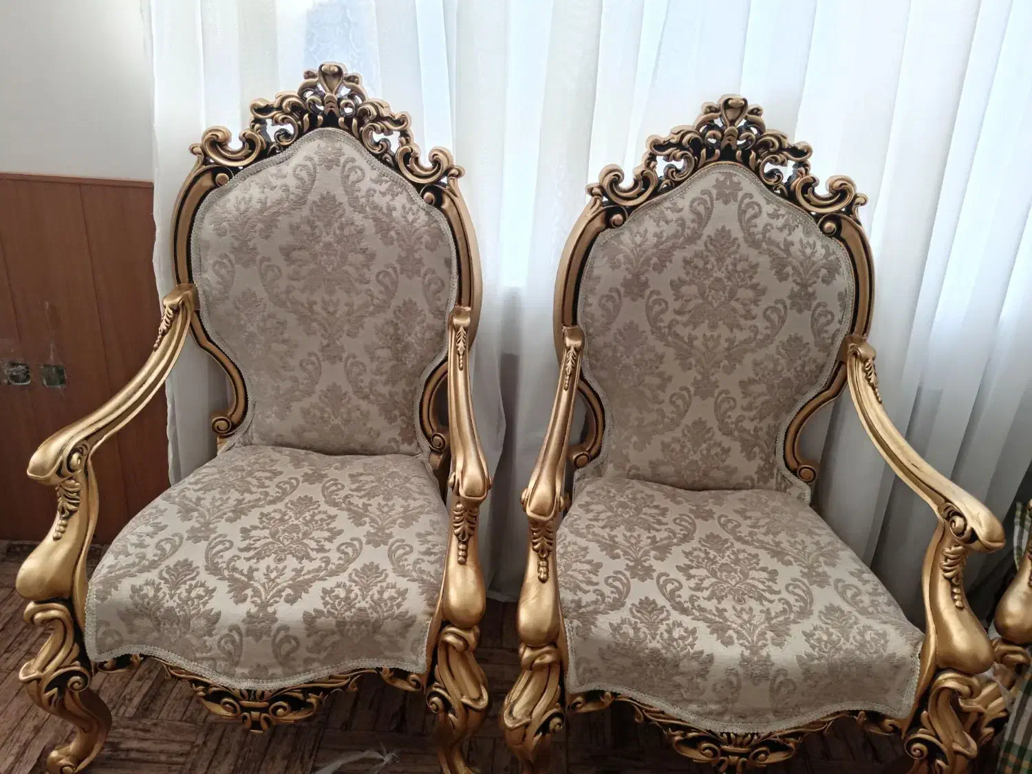 مبل سلطنتی ۹ نفره همراه با میز غذا خوری چهارنفره|مبلمان خانگی و میز عسلی|مرند, |دیوار