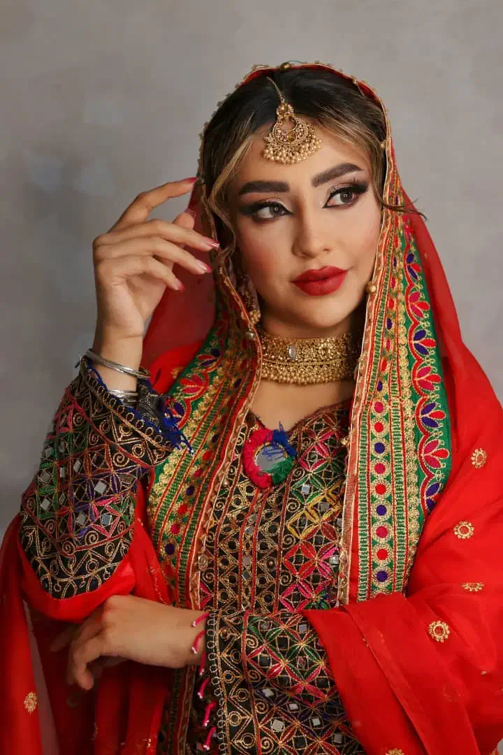 آرایشگاه عروس و میکروبلیدینگ  شیدینگ لب حرفه ای|خدمات آرایشگری و زیبایی|زابل, |دیوار