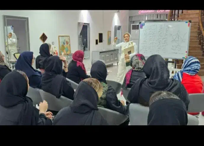 نیازمند دستیاررنگمو،کوتاهی،میکاپ به همراه استخدام|استخدام درمانی، زیبایی، بهداشتی|یزد, |دیوار