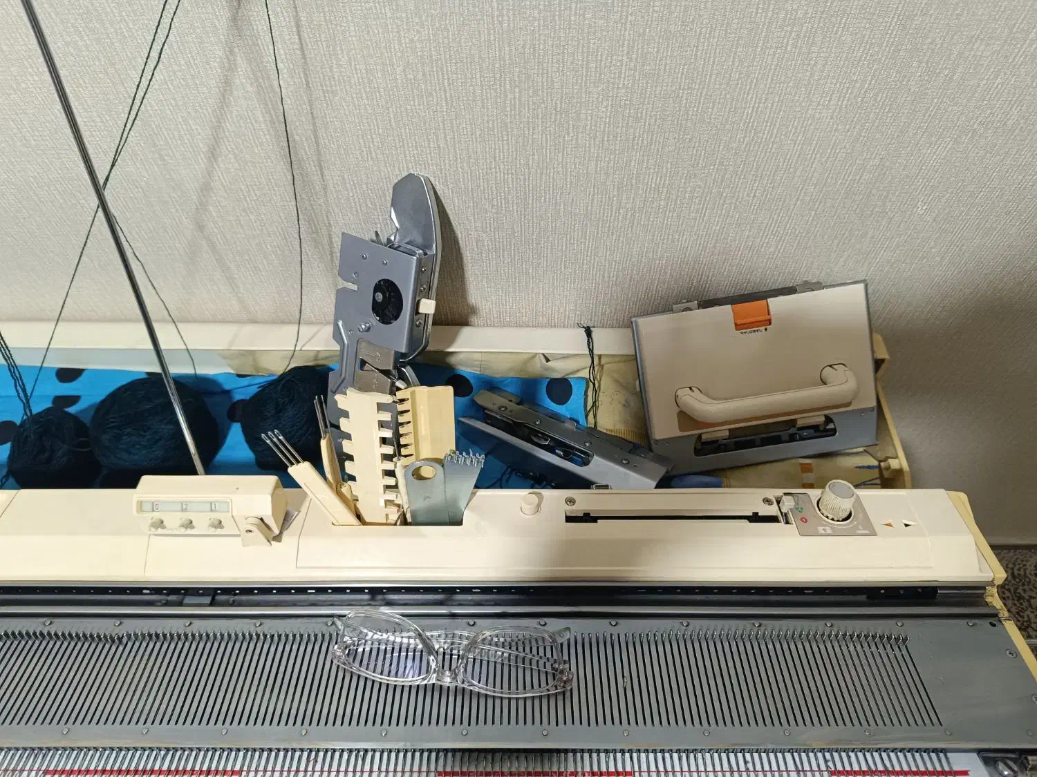 ماشین بافتنی|چرخ خیاطی و ریسندگی|ری, شهید غیوری (ابن باویه)|دیوار